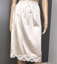 Vintage Olga Secret Hug Half Slip Medium Tall Light Peach Stretch Elastic Lace
