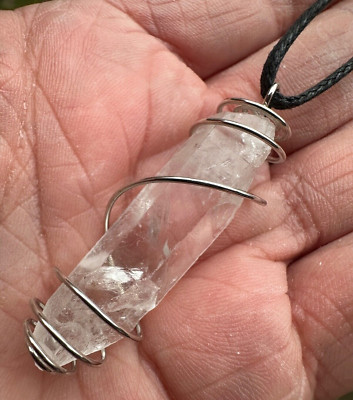 QUARZ KRISTALLKLAR A KLASSE PUNKT SPIRAL ANHÄNGER 50mm HALSKETTE KORDEL AUSWEISKARTE
