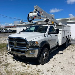 2017 DODGE RAM 5500 DRW 4X4 INSULATED ALTEC 46FT BUCKET  FORD