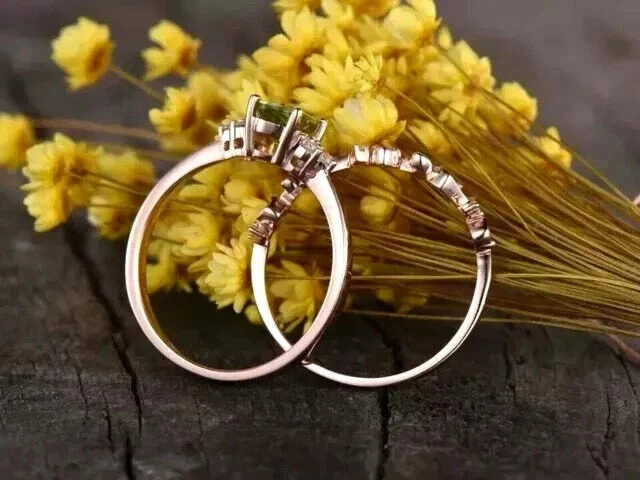 Conjunto de anillo nupcial de peridoto simulado corte pera de 2 quilates chapado en oro rosa de 14 k Foto 4 de 4