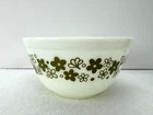 Pyrex Spring Blossom Crazy Daisy 402 Nesting Mixing Bowl 1 1/2 qt Vintage