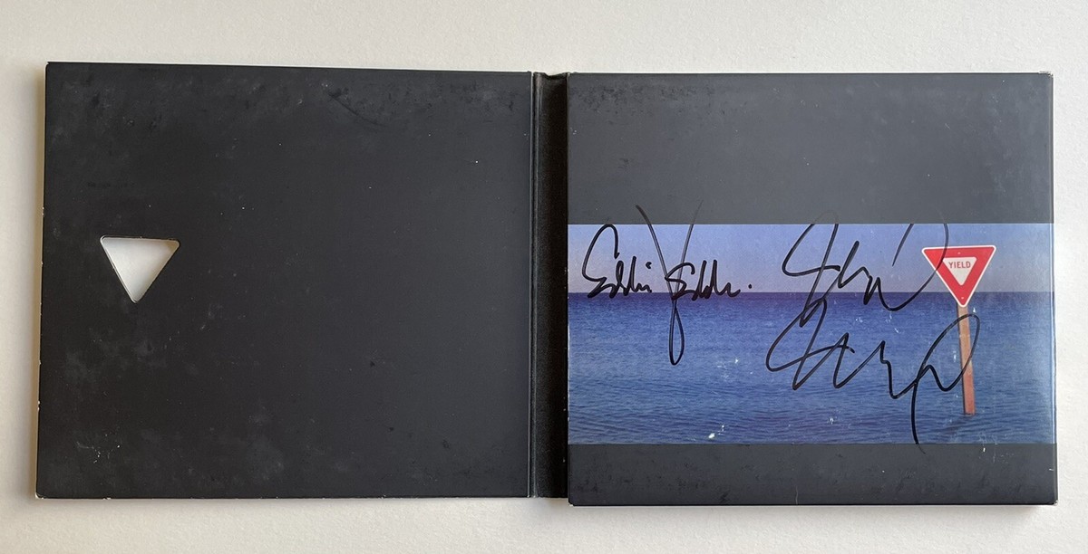 Eddie Vedder & Mike McCready Pearl Jam SIGNED Autographed Yield CD