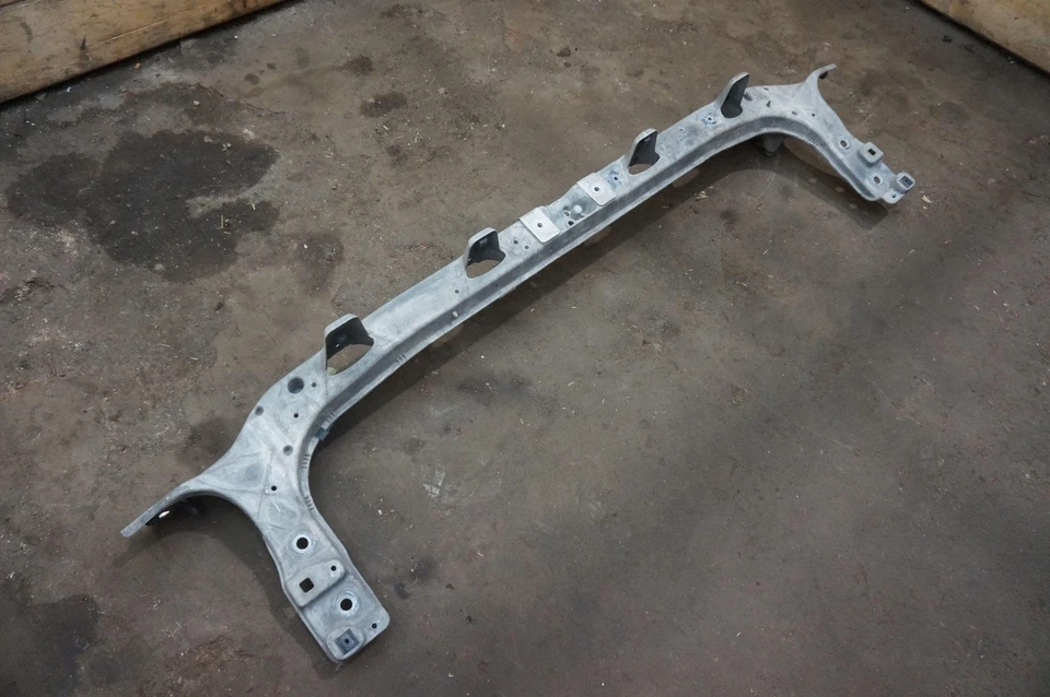 Soporte de núcleo de radiador superior delantero HC3B16E166AC Ford F350 Super Duty Lariat 17-19 Foto 3 de 4