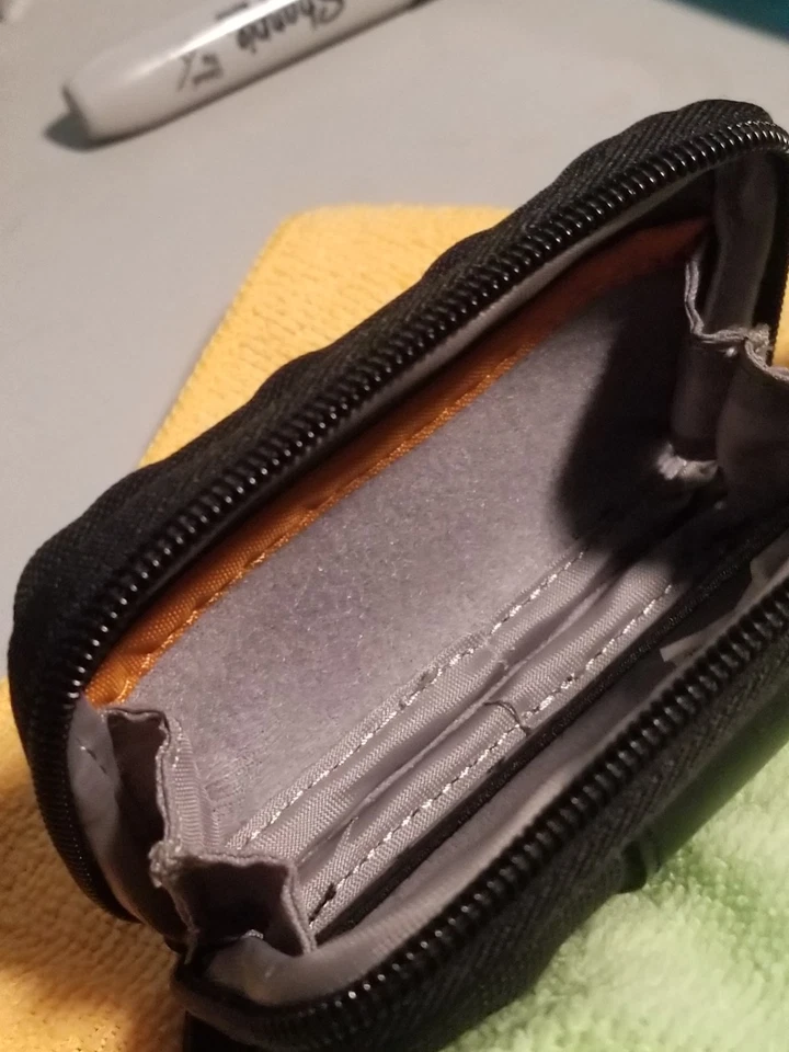 Lowepro Santiago 20 Hard Camera GOPRO Case Black Nice In EUC READ LOOK - Image 4 of 4