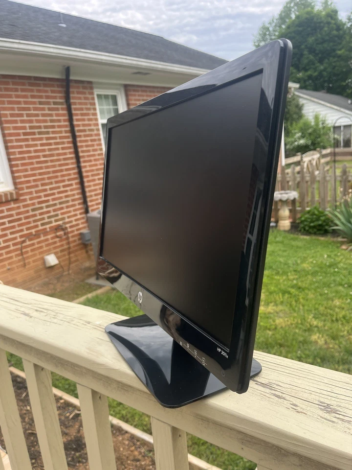 HP 2011x 20" Widescreen LCD Monitor 1600x900 VGA DVI NO CORDS - Image 2 of 4