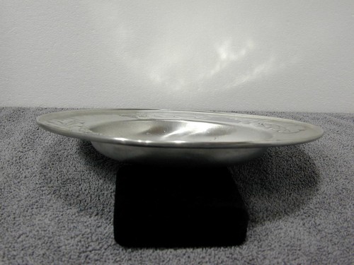 Vintage Hammered Aluminum Acorns Oak Leaf 10 5/8” Round Plate Bowl Serving Tray - Picture 8 of 9