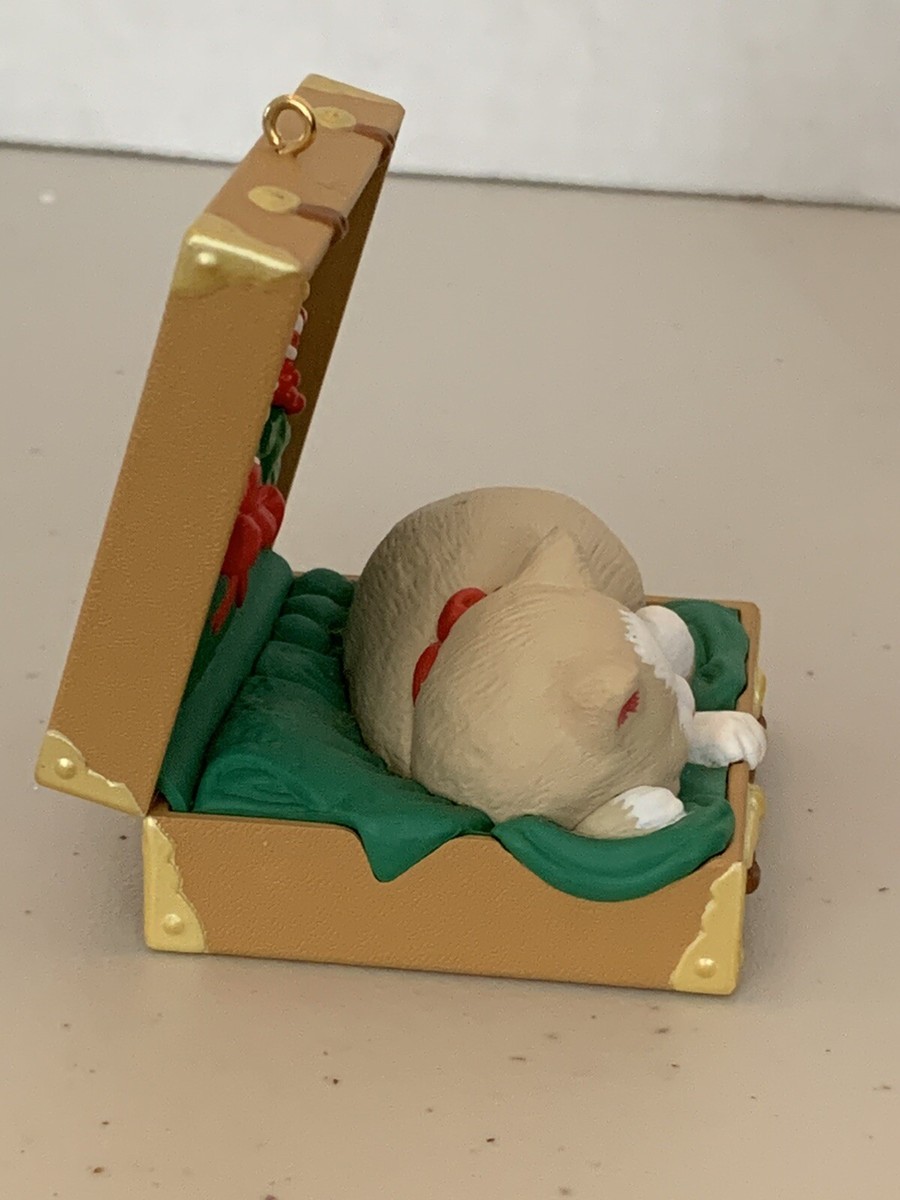 VINTAGE 1997 HALLMARK KEEPSAKE CHRISTMAS ORNAMENT  display picture 1