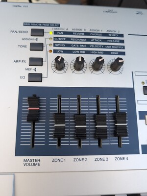 Yamaha Mo6 Synthesizer Working Great With A Hard Case Nice