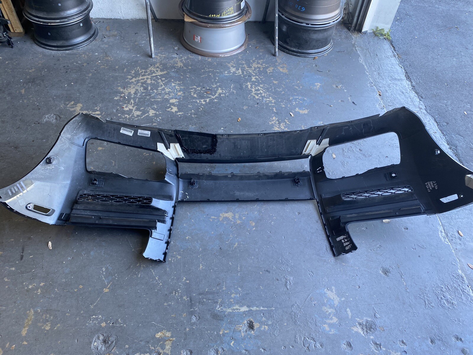 #1044 ROLLS ROYCE CULLINAN OEM FRONT BUMPER BLACK 51117448895