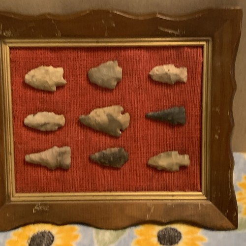 Vintage Hand Crafted Arrowhead Collection Wall Plaque Frame Wooden - Picture 7 of 13