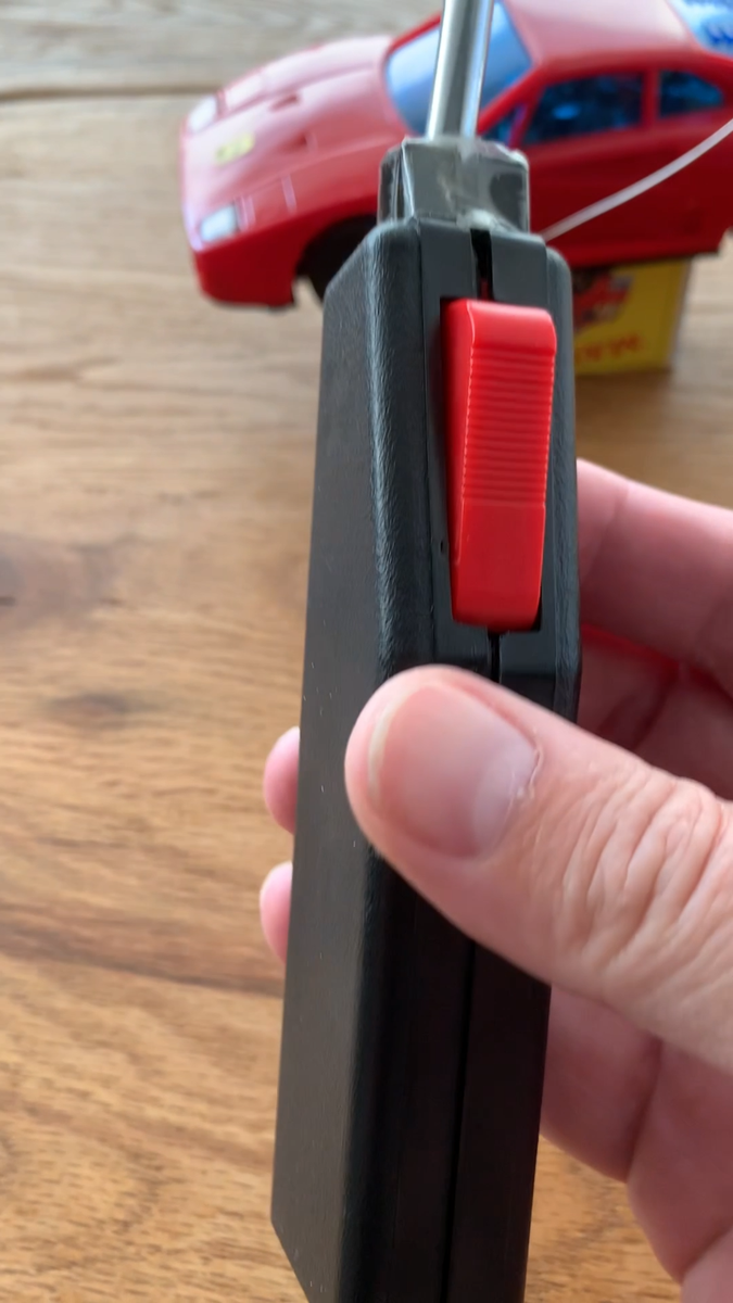 VINTAGE 1/24 R/C - FERRARI F40, RADIO CONTROL, PLASTIC, BATTERY