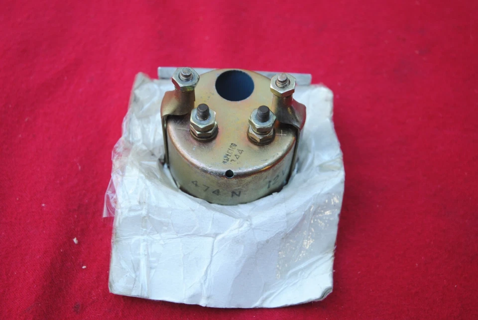 NOS STEWART WARNER 1960s VOLT METER VINTAGE WORKS FINE CORRECT FACE WITH BRACKET - Image 2 of 2