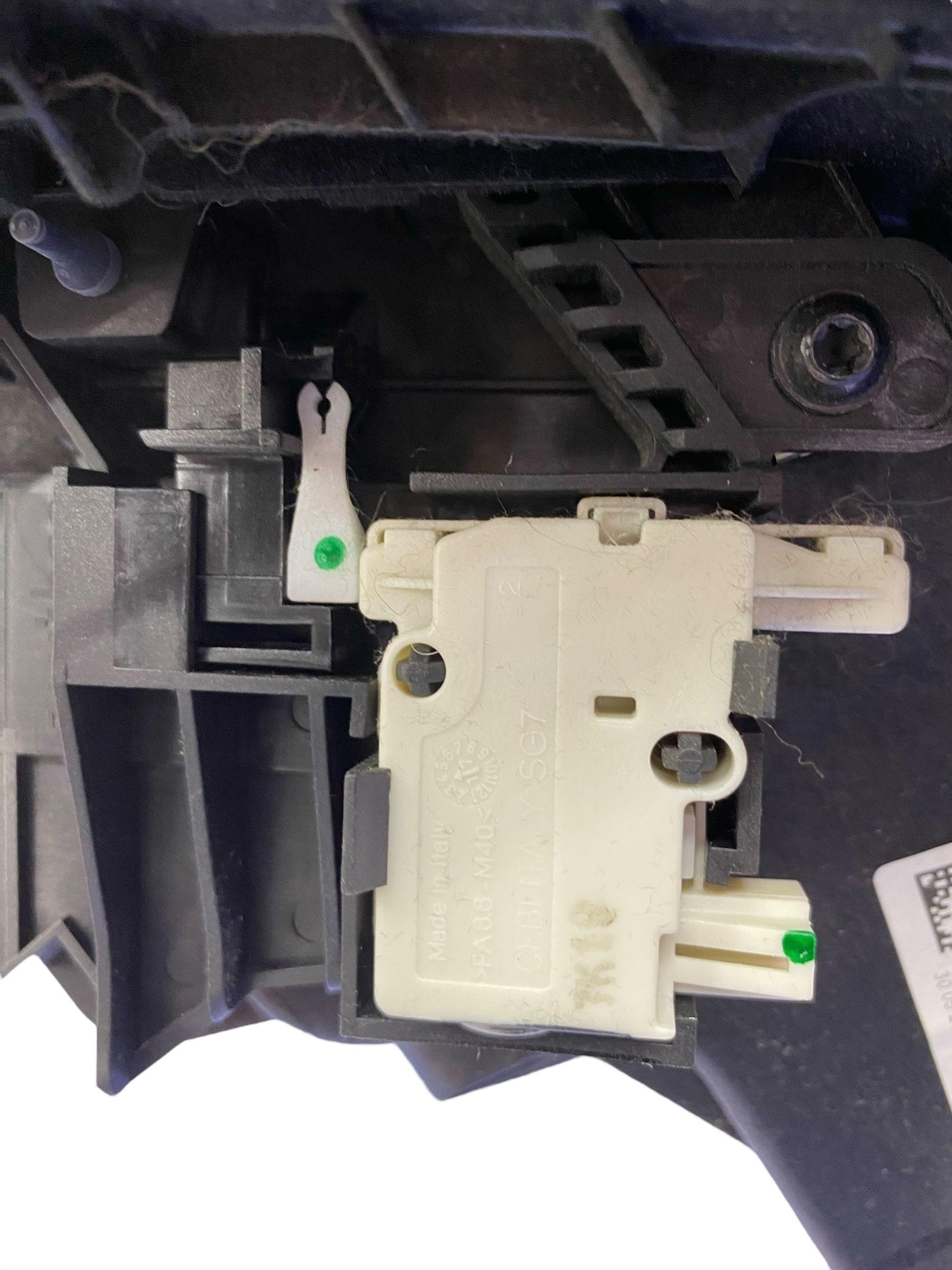 2017 - 2020 MASERATI LEVANTE M161 OEM FRONT RIGHT GLOVE BOX *SCRATCHED*