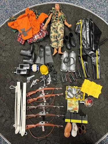 Vintage Lot GI Joe 1971 Clothes , Weapons, Scuba , Shoes Etc