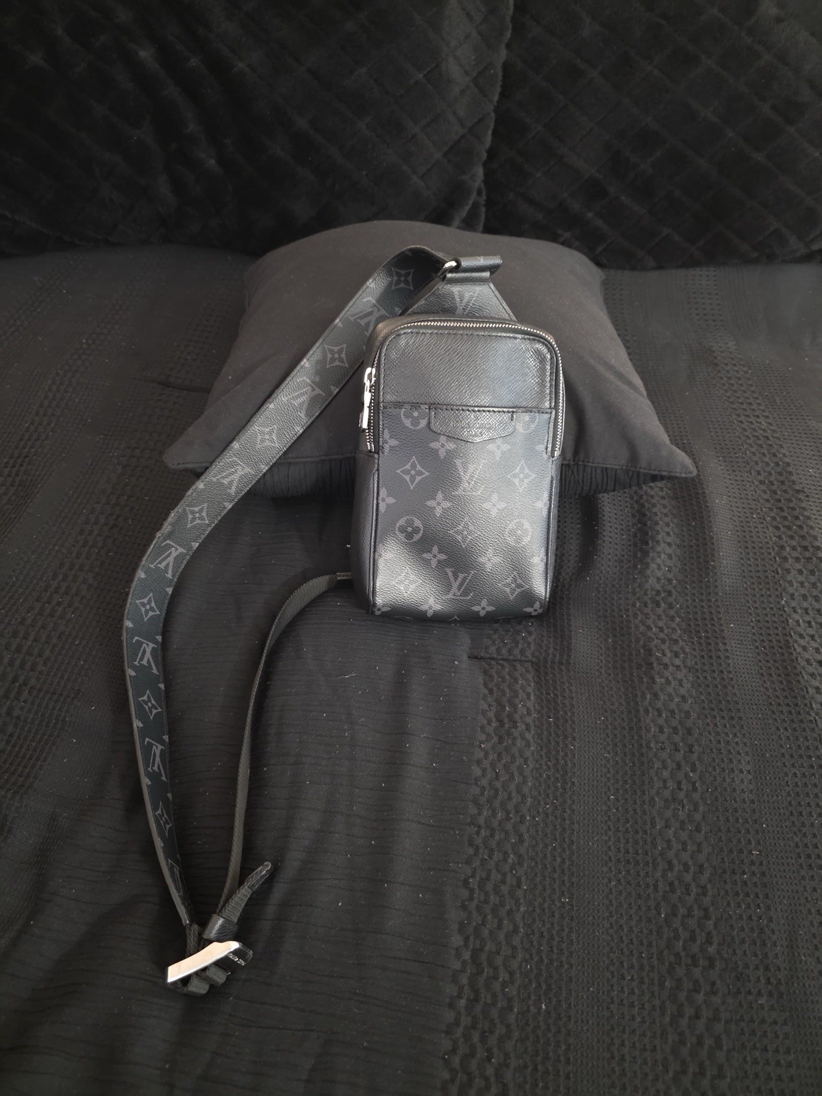 Authentic LV Louis Vuitton Eclipse Taigarama Noir… - image 4