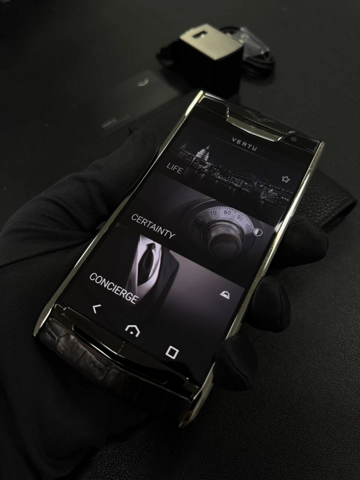 Vertu Signature Touch 2 - 2016 Alligator Black🐊- 64 GB - Black (Unlocked) - Image 2 of 4
