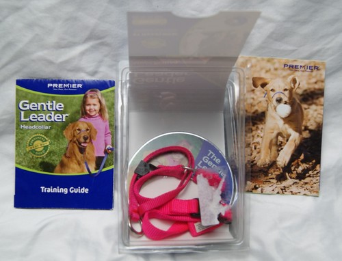 Premier Gentle Leader Headcollar w/DVD & Manual Small Up to 25 lbs Hot Pink - Picture 4 of 4