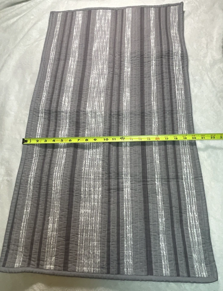 Almohada acolchada Frye Paloma KING gris blanco a rayas texturizada Foto 3 de 4