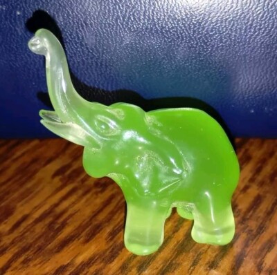 Sehr schöne Figur Elefant Jade grün - Höhe 5 cm