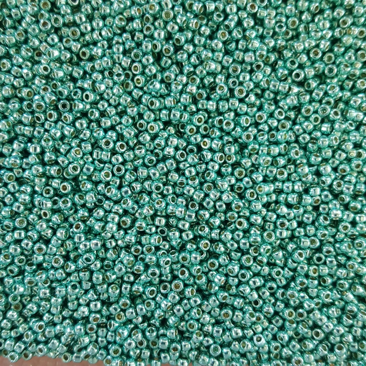 20 gr TOHO PERM FIN GALV GREEN TEAL GLASS SEED BEADS SIZE 11 (2mm) COL PF561