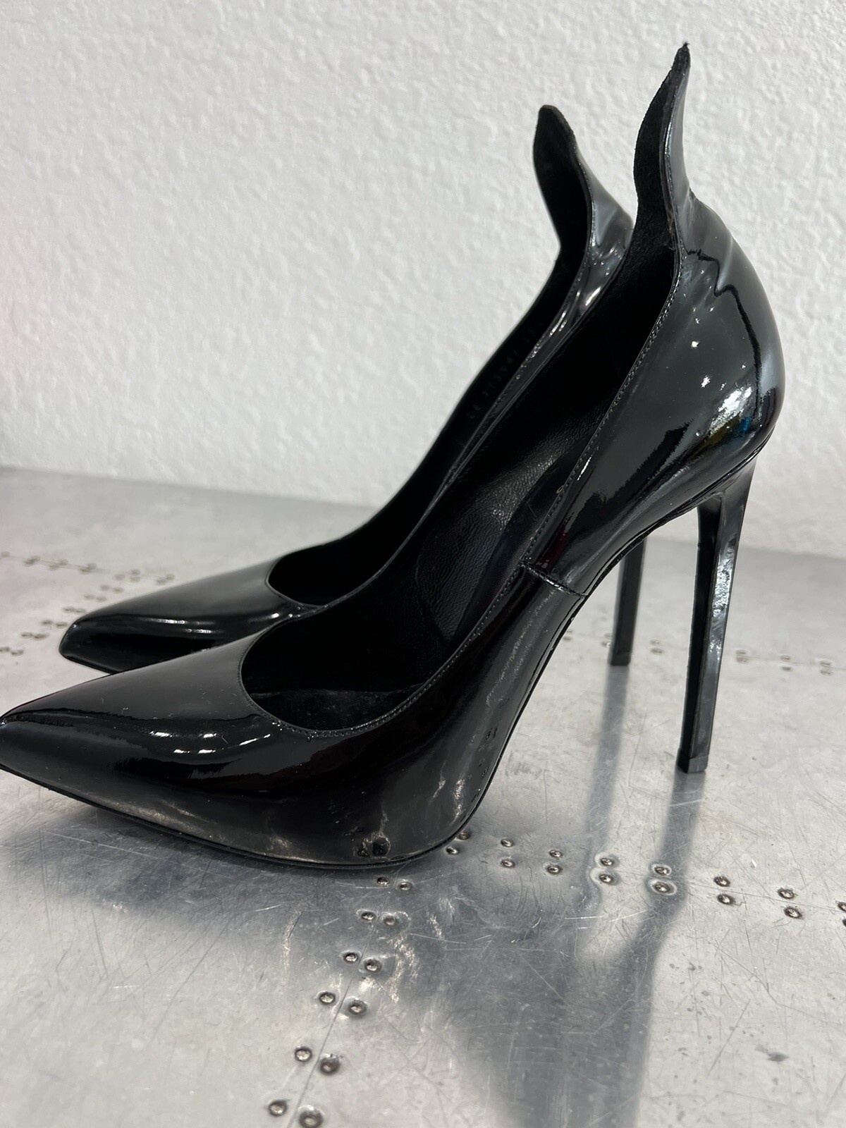 Saint Laurent tacchi a spillo neri in vernice misura 39 1 2