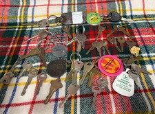 Vintage Gm Ford Chrysler Automotive Car Keys - Lot Of 35 Keys Key Ringstags