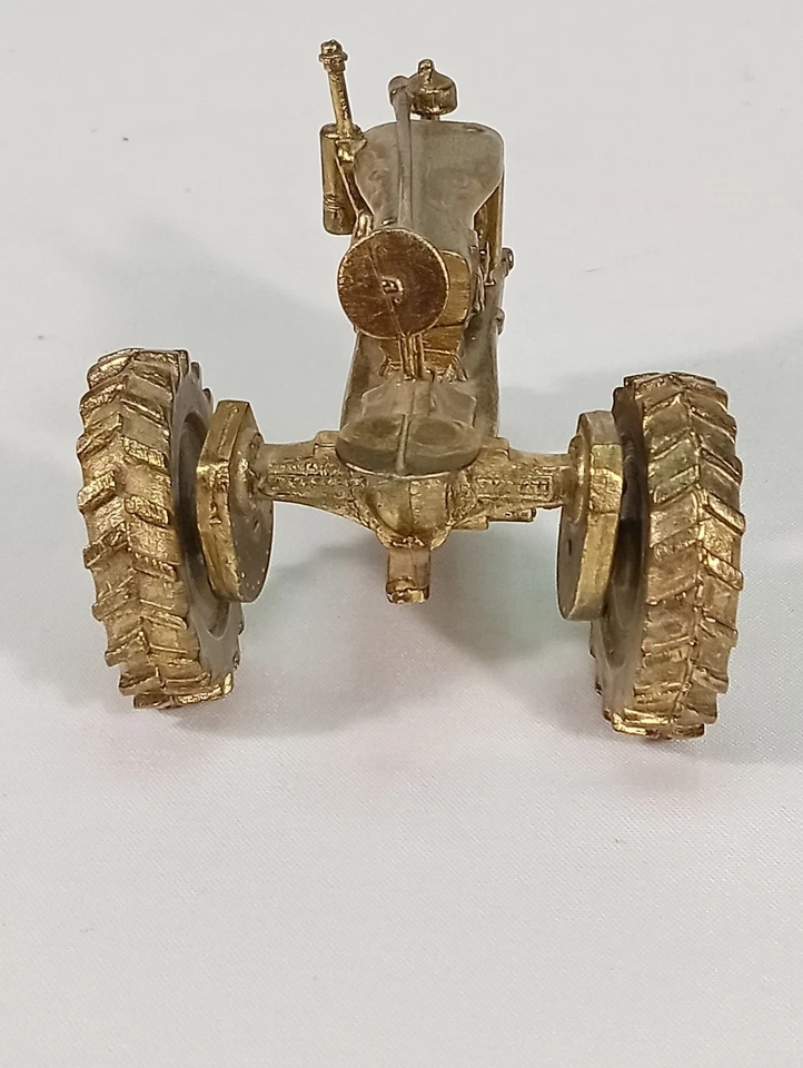 ESPEC CAST INTERNATIONAL FARMALL F-20 TRACTOR DE PELTRE GRANJA COLECCIONABLE Foto 4 de 4