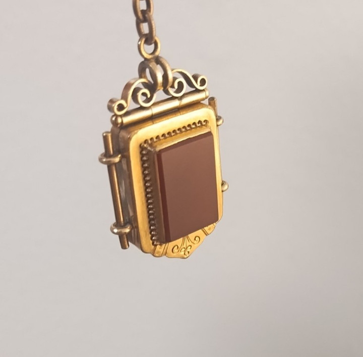 antique locket View 4