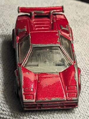 SLEEK 1985 LAMBORGHINI COUNTACH LP 500 S METALLIC RED 1:64 SCALE W