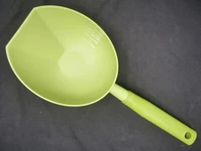 Kuhn Rikon Green 2 Cup Measuring Scoop 12 1/2" Long