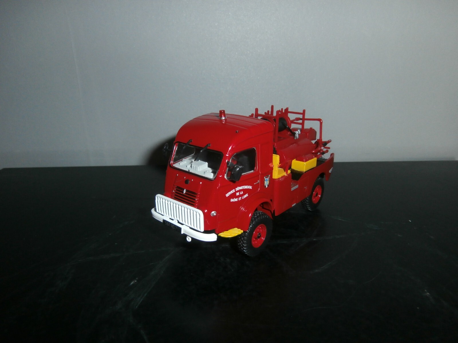 Camion de Pompiers Renault R2240 Miniature 1/43 Maheu-Labrosse de Collection Finition Premium