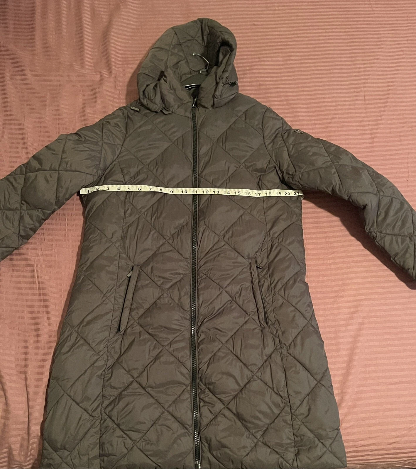 Michael kors cappotto grande verde scuro con cappuccio con cerniera rimovibile.