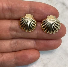 Vintage 14K Gold Sea Shell Stud Earrings 