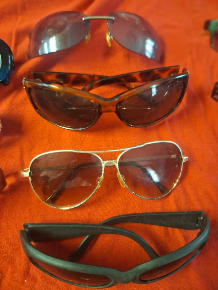 23 pares de gafas de sol Foto 3 de 4