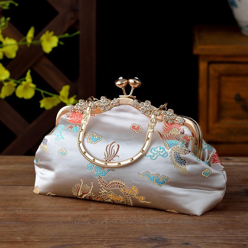 Elegancia Floral: Bolso de Mano Estilo Chino Bordado Brocado Cristal Bloqueo de Beso