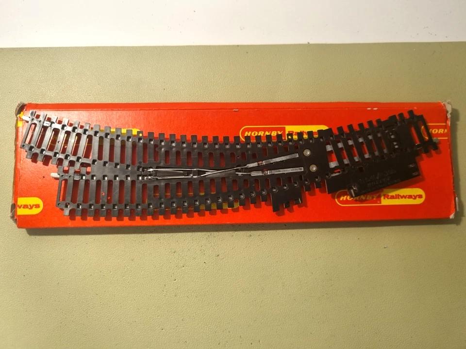 VINTAGE HORNBY RAILWAYS LEFT HAND POINT (TURNOUT) R640 BOXED 00/HO Scale - Image 2 of 4