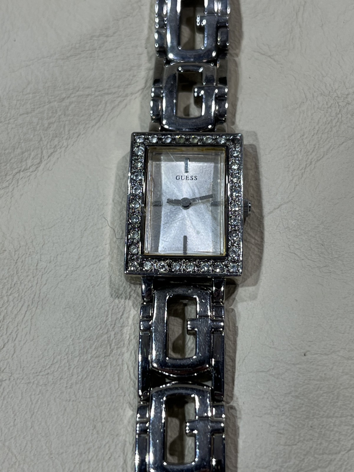 Ladies Rectangular GUESS Wristwatch U90024L1 - image 4