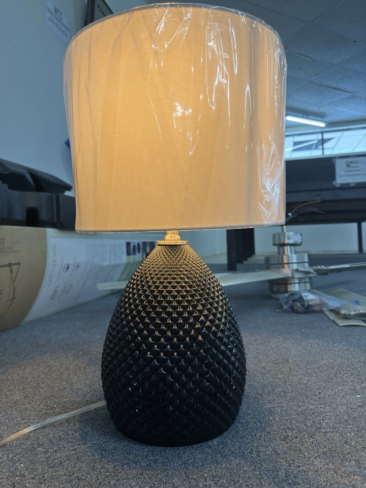 Lámpara de mesa Allen + Roth Foto 4 de 4