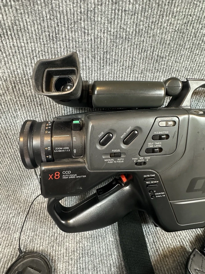 Vintage 1990 Quasar VM705 VHS Camcorder W/ Charger Battery Cables Tested - Image 2 of 4