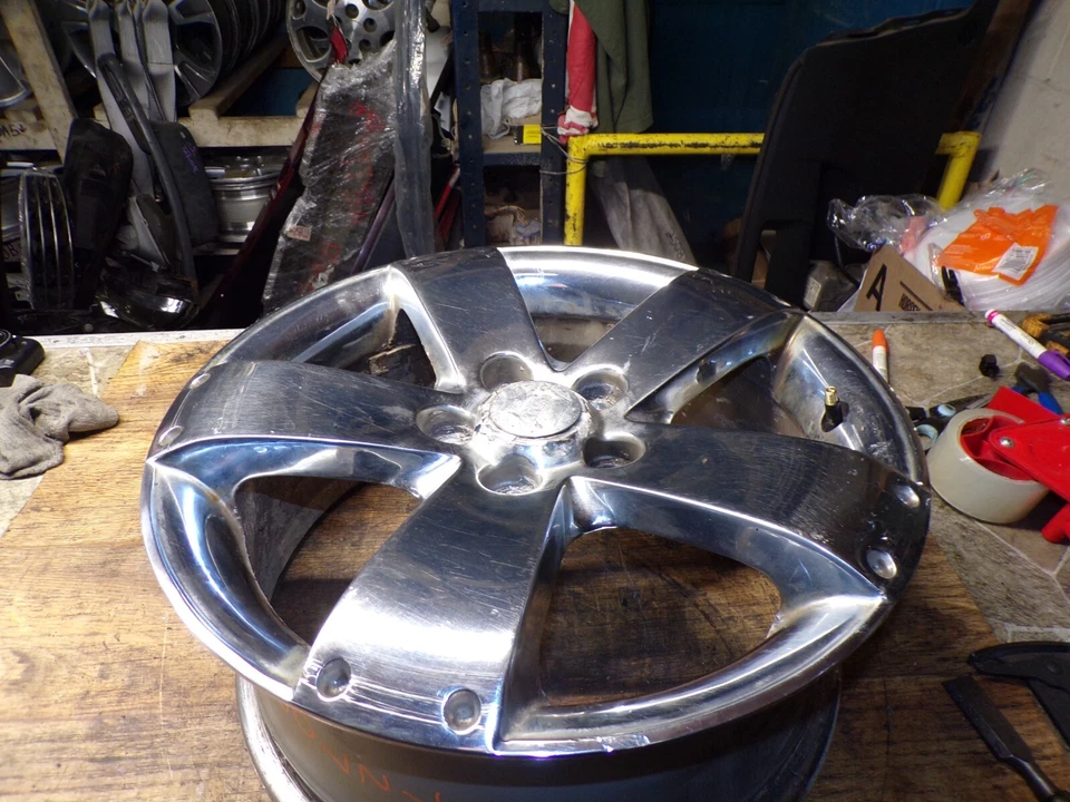 Llanta Suzuki Grand Vitara 2007-2009 culata 17x7 5 tacos 5-1/2" 5 radios con tapa Foto 4 de 4