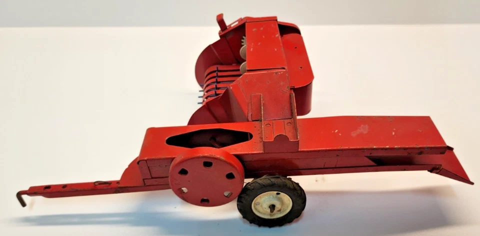 Vintage Tru-Scale 1/16 Farm Toy Hay Baler - Image 3 of 4