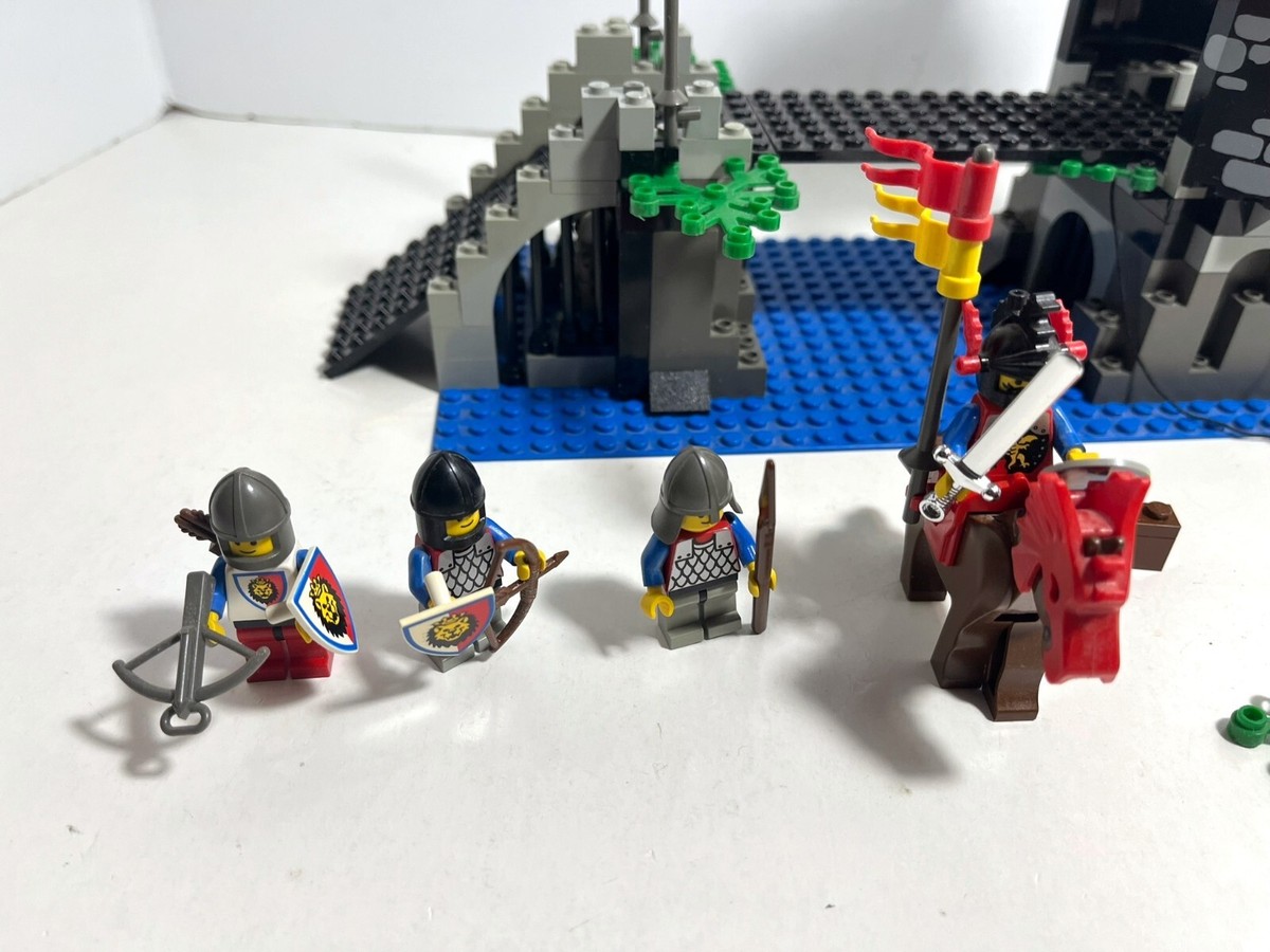 LEGO Castle: Royal Knights: Royal Drawbridge 6078 (1995) + Royal