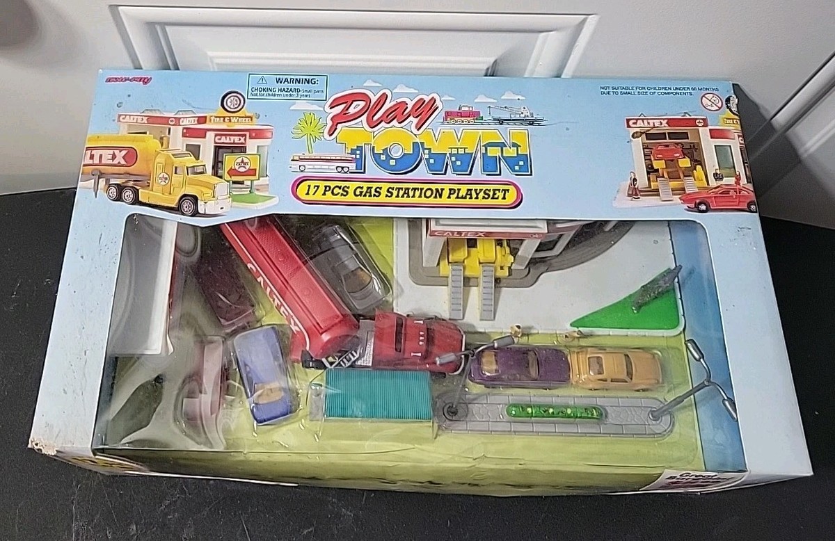 Ray Toys 1996 Play Town Gas Station Play Set 17 Pieces Caltex Oil