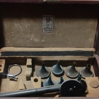 Welch Allyn WA Otoscope/Ophthalmoscope Set w/ Specula Tips & Case