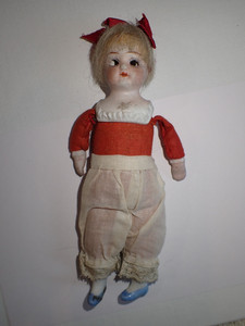 Magnifique petite poupée ancienne - litle antic doll (8 cm