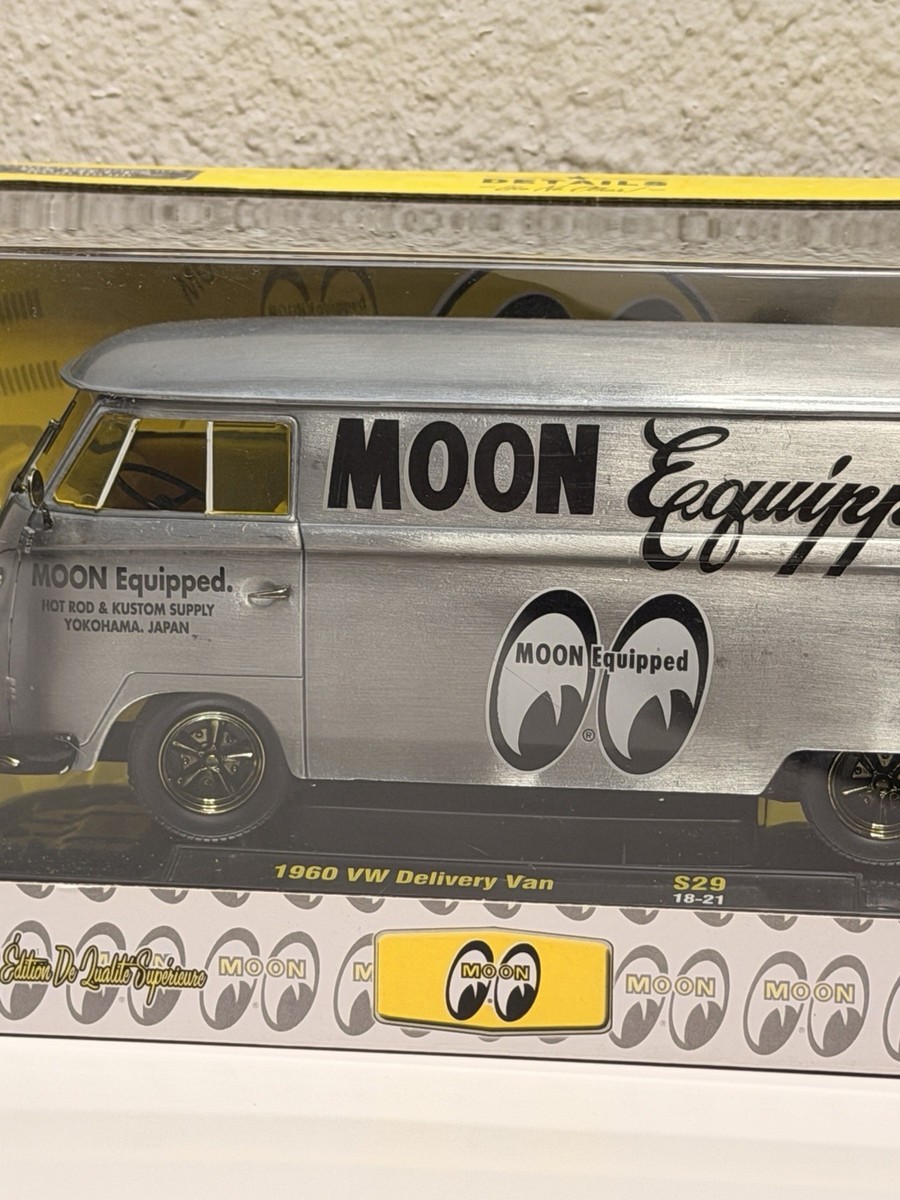 M2 Machines 1960 VW Delivery Van MOON Equipped Super Chase 1/24