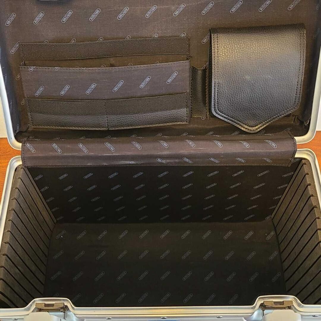 RIMOWA Topaz Pilot Case 31L Silver 950.34 Combi Lock 2way RIMOWA Topaz Pilot Case 31L Silver 950.34 Combi Lock 2way