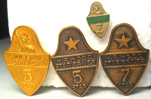 ๐ฆ H.P. HOOD Dairy Co. employee service award Tie/lapel pins advertising