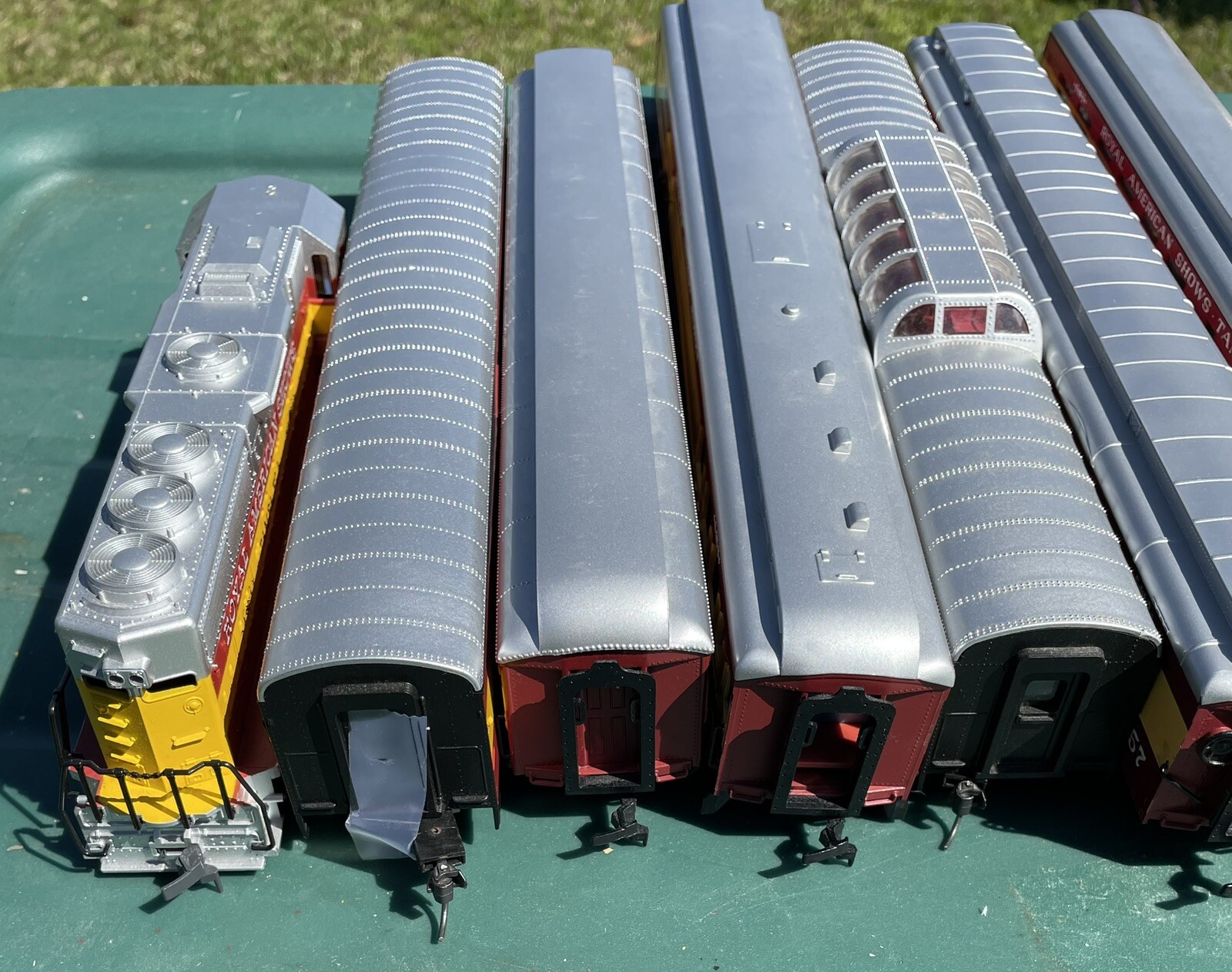 HO Scale Circus, Train Set 17 Cars & Looks Like an Atlas? eBay