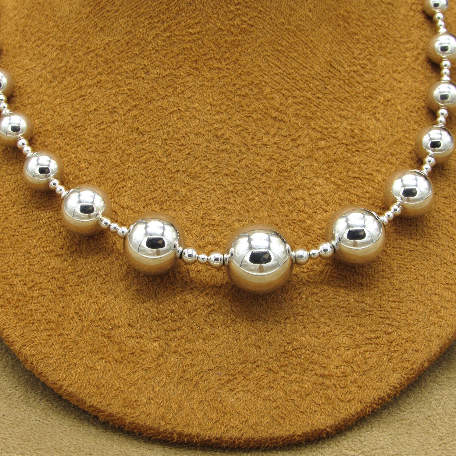 Lightweight Graduated Pattern Sterling Silver Bea… - image 2